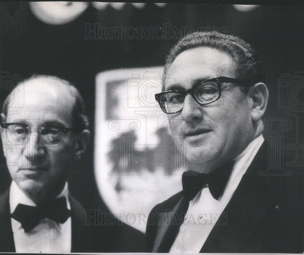 1974 Press Photo Secretary of State Henry Kissinger pauses before speech - Historic Images