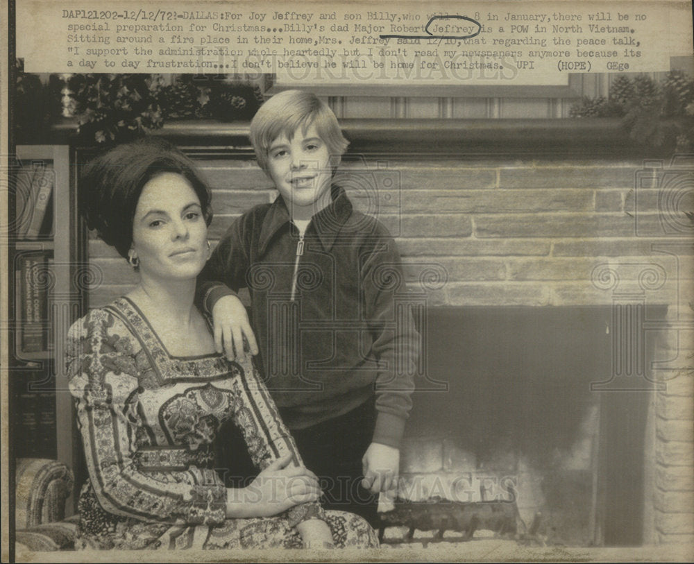 1972 Press Photo Joy Jeffrey son Billy Christmas dad Major Robert Jeffrey home - Historic Images