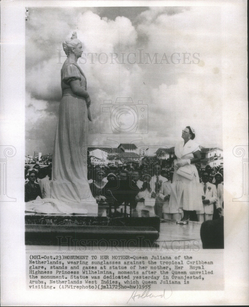 1955 Queen Juliana Unveils the Statue of Royal Wilhelmina, her mothe - Historic Images