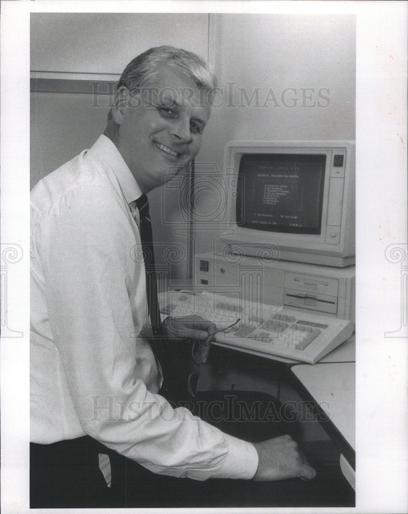 1990 Donald Crampton financial adviser single women Rachel Tolbefg-Historic Images