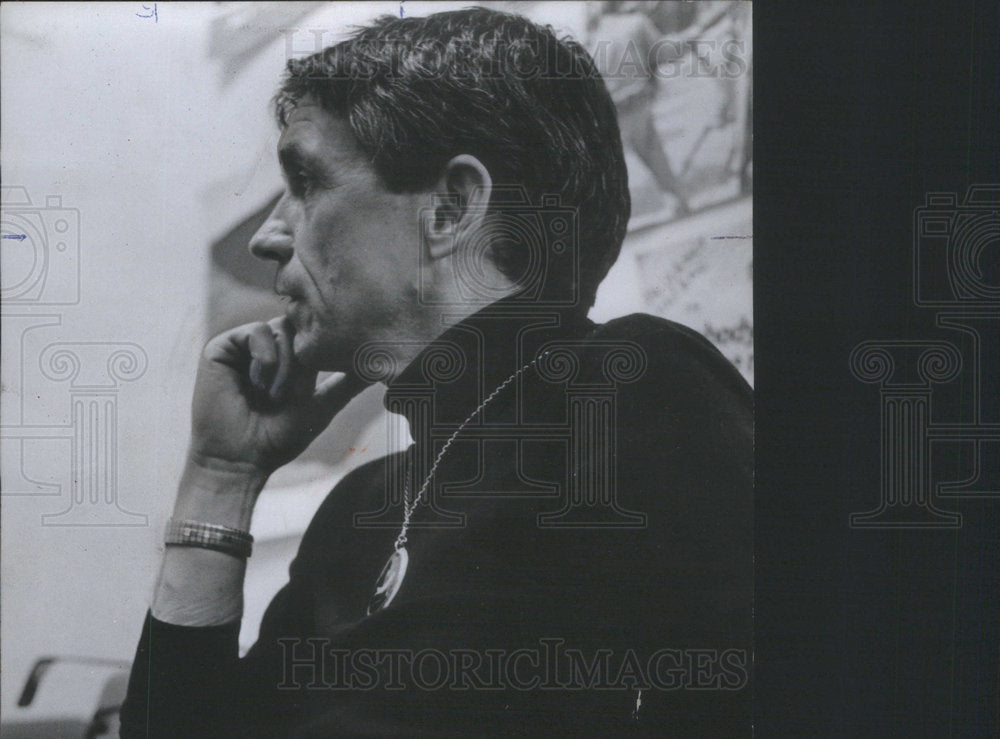 1971 Press Photo Daniel Berrigan American Catholic priest peace activist poet - Historic Images