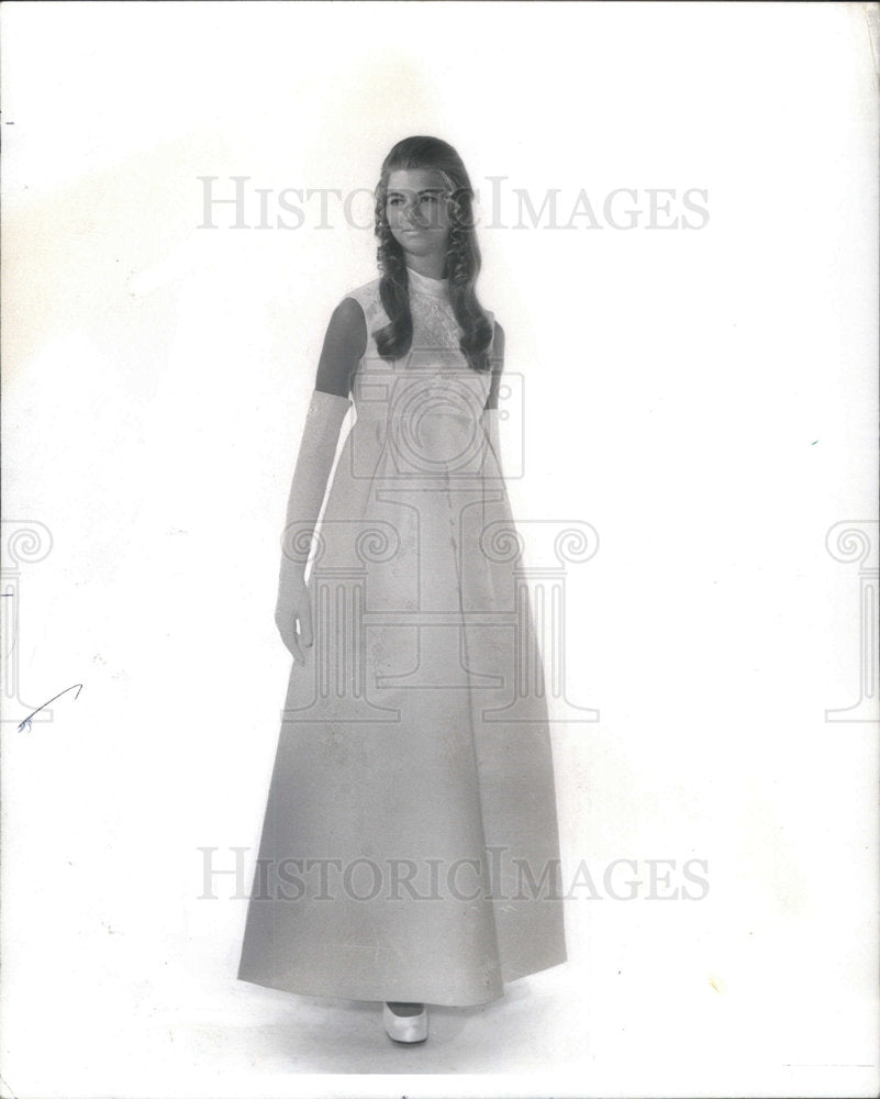 1971 Press Photo Joanne Mary Beucher Society Presentation ball - Historic Images