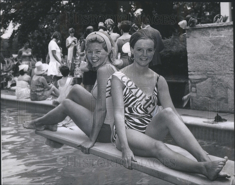 1967 Press Photo Beauties Mrs H Patrick &amp; Mrs Robert L Murphy N Bathing Suits - Historic Images