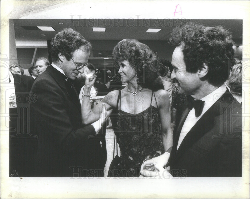 1983 John Hart checks out Beverly Crown's brawn-Historic Images