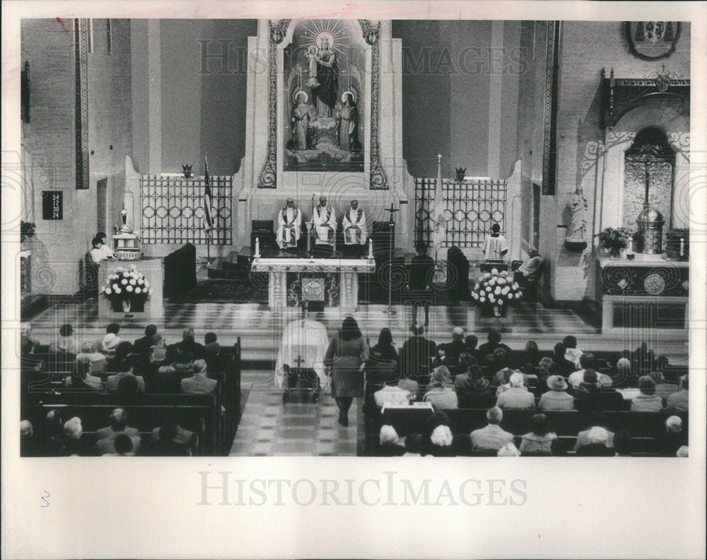 1981 Mass held for the late Patrick &quot;Parky&quot; Cullerton former alderma-Historic Images