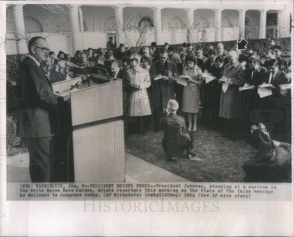 1964 Press Photo President Johnson at press conference at Rose Garden - Historic Images