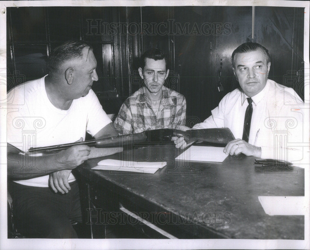 1962 Press Photo Quinn A.Kent Glenwood Police Chief Ralph Strand Schoolboy Gun - Historic Images