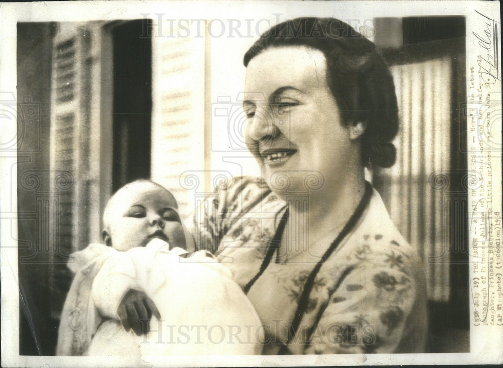 1948 Princess Juliana of the Netherlands with her newborn daughter-Historic Images