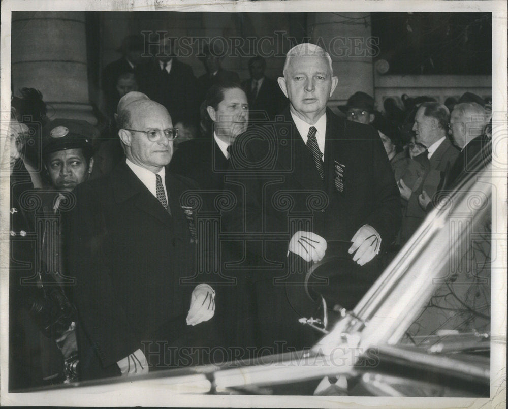 1950 Press Photo Kelly Funeral Holy Jake Arvey Mayor Kennely - Historic Images