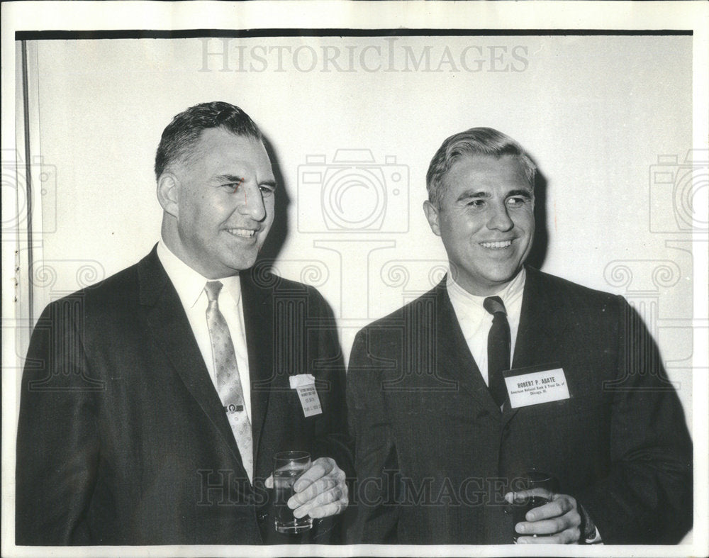 1964 Press Photo VP AM Nat&#39;l Bank &amp; Trust Robert Abate W/ Robert Smith - Historic Images