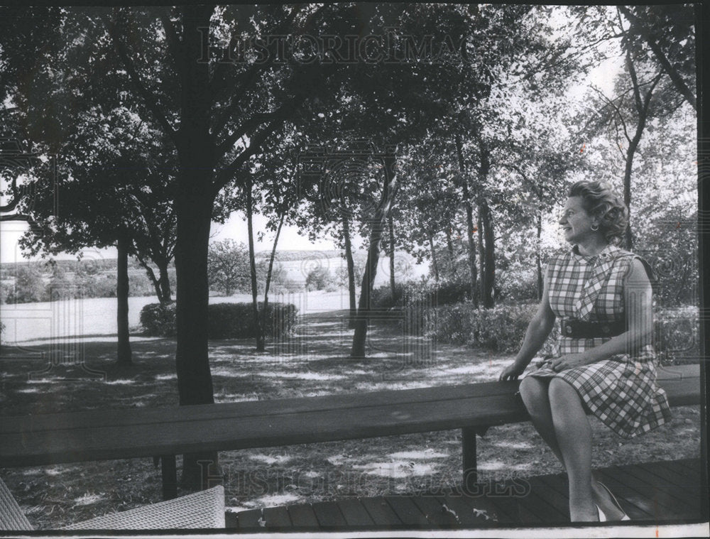 1971 Chicago Park Resident Seated On Bench Fentress - Historic Images