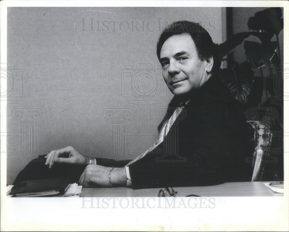 1984 Chicago Sitting Gene Pesek - Historic Images