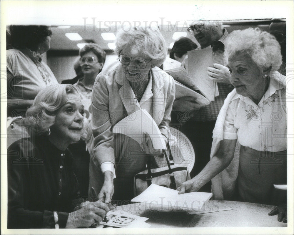 1984 Mika Myal Signs Senior Citizens Autographs - Historic Images