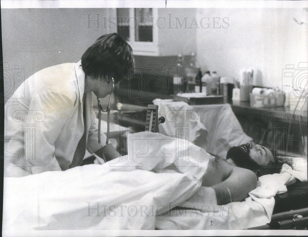 1975 unidentified victim hammer beatings penthouse Henrotin Hospital - Historic Images