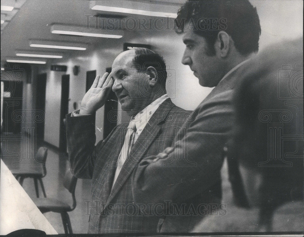 1973 Press Photo Operator Bernard Feinberg Deirksen Federal Building - Historic Images