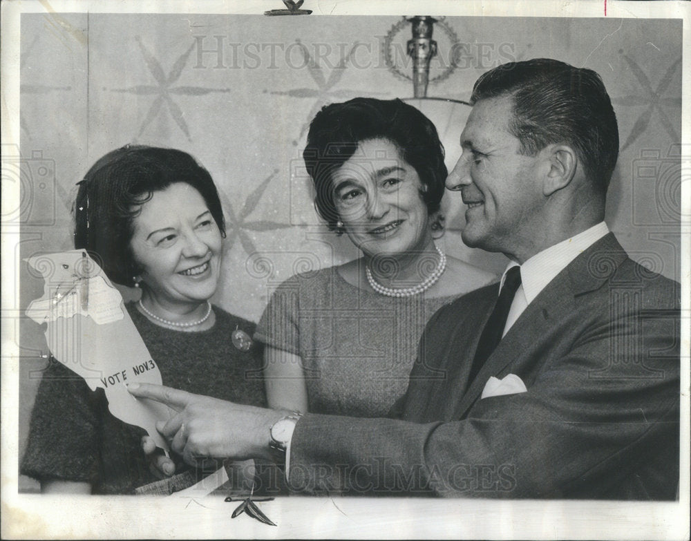 1964 Mrs Isadore Feinglass Spaulding President Paul Bassinger Castle - Historic Images