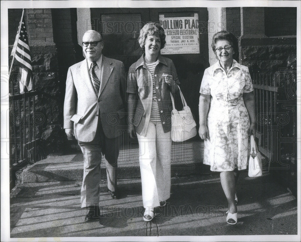 1975 John Fary Candidate Congress Daughter Maryann Wife Lillian - Historic Images