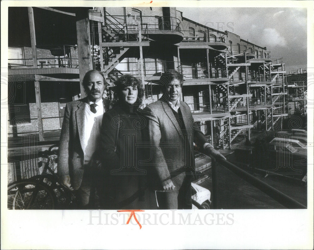 1983 Developers Harold Gerry Lichterman Shipka Belmont Court balcony - Historic Images