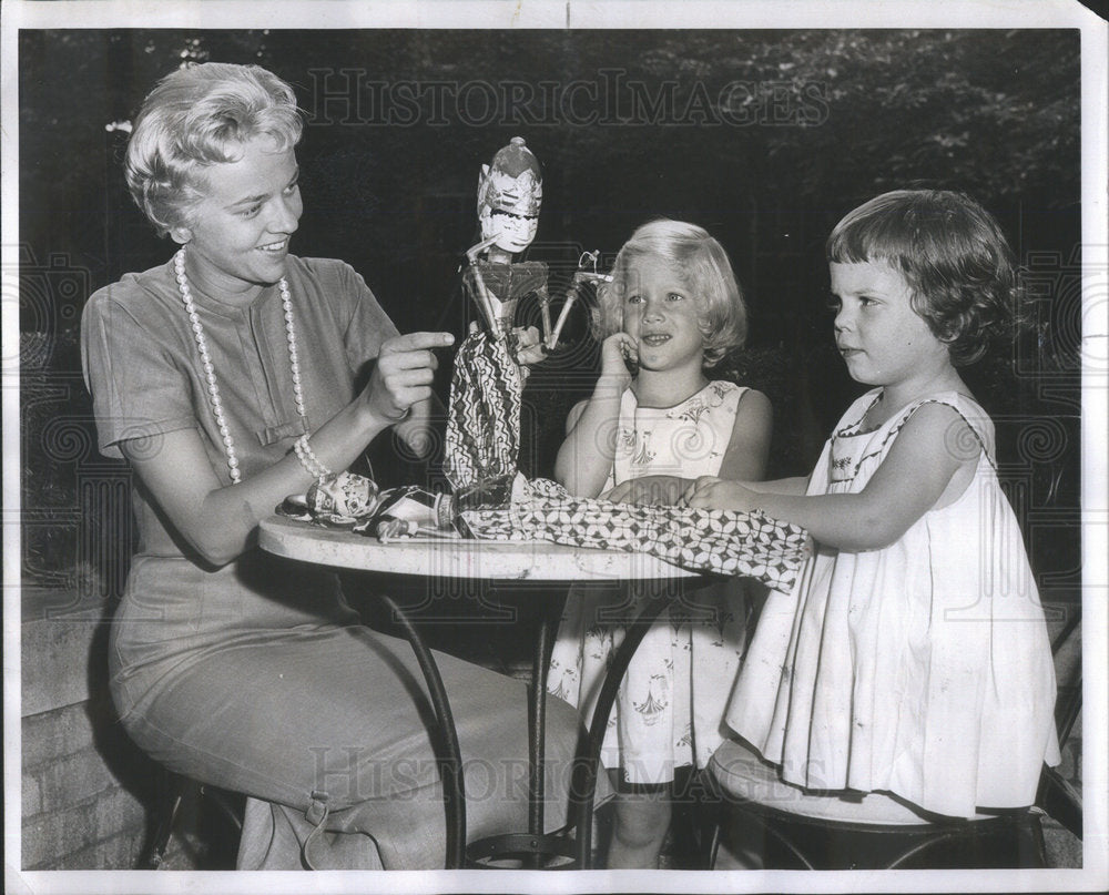 1958 Patsy Margy Bates dolls Mrs Donald Kropp preparing benefit sale - Historic Images