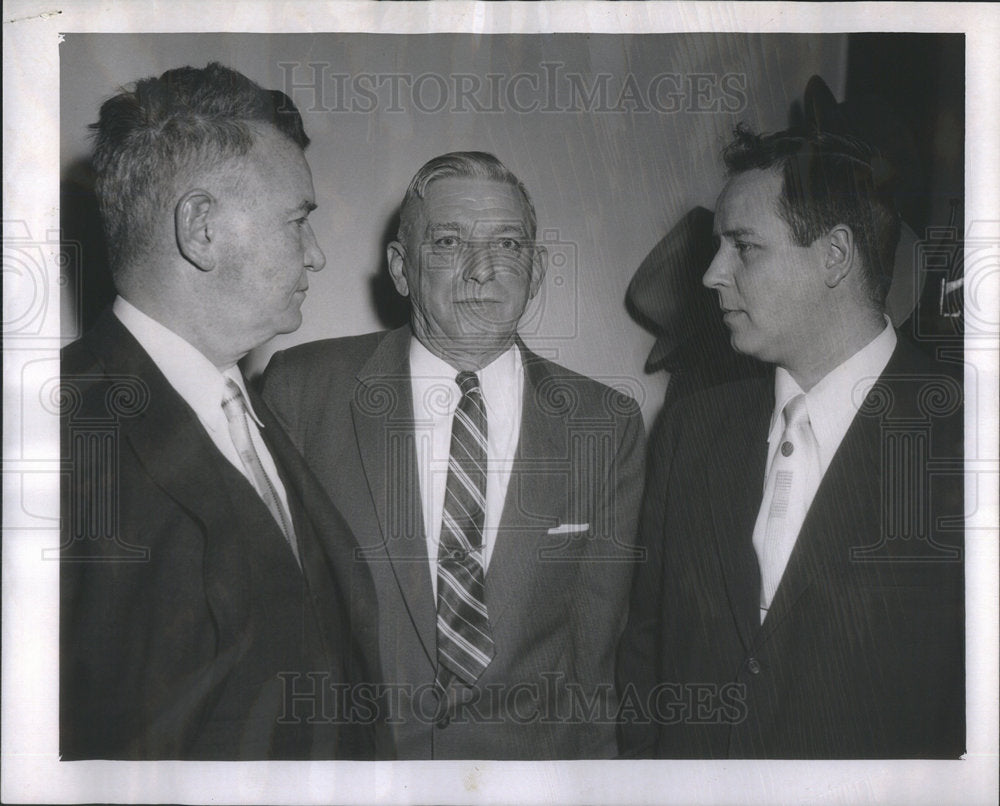 1957 John Kropacek star witness Thomas Izzo murder trial - Historic Images