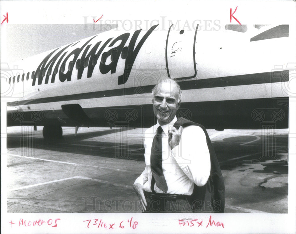 1991 Midway Airlines Marketing Chief Kunstier Stands Beside Plane - Historic Images