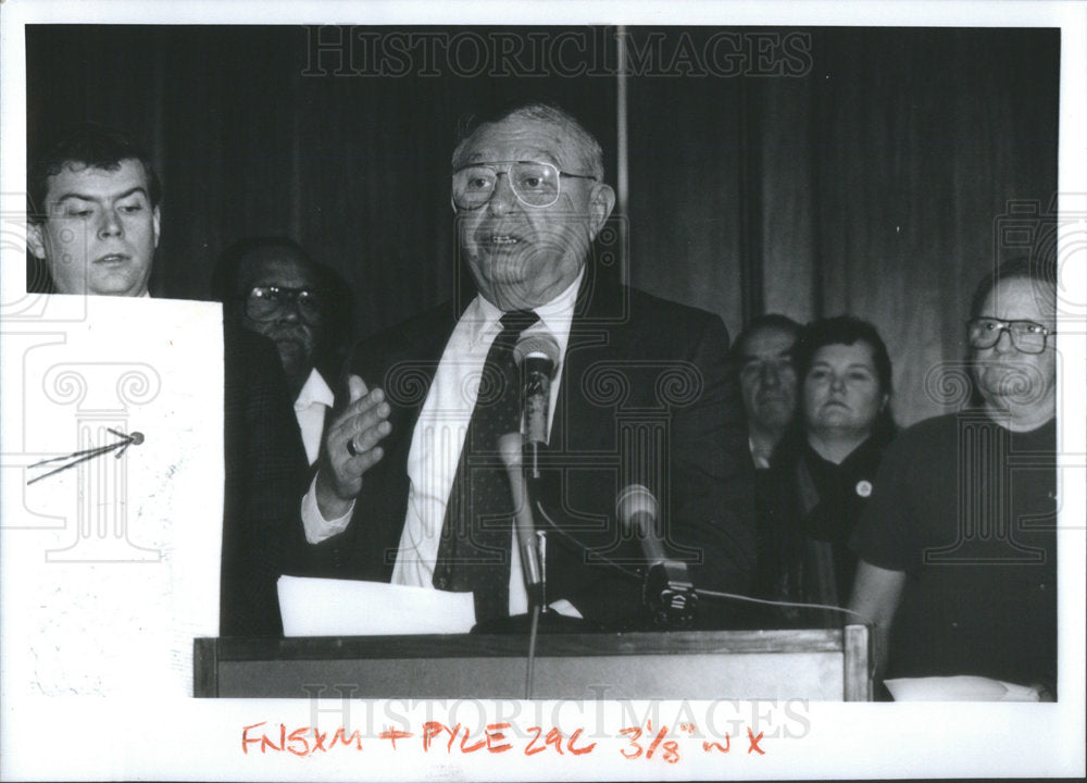 1992 Union Leader Kurshenbaum Speaking News Conference - Historic Images