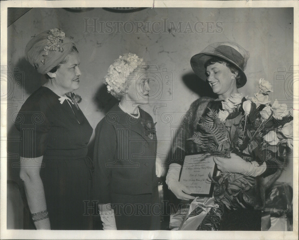 1964 Helen A. Krupa Receives Chicago Advertising of the Year Award - Historic Images