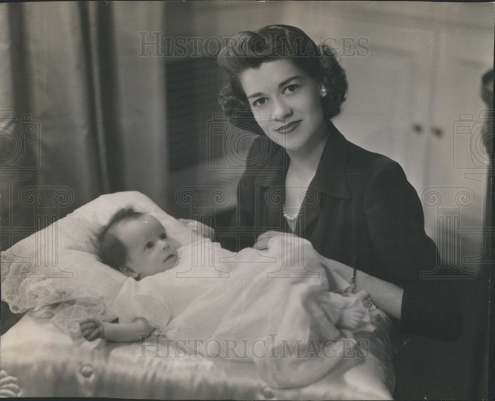 1944 Saint Luke Fashion Show Manager Daughter With Newborn - Historic Images