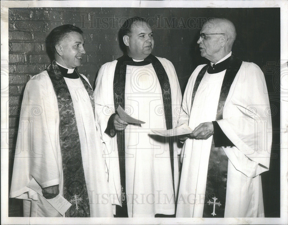 1959 Chatting at Lutheran rally. - Historic Images