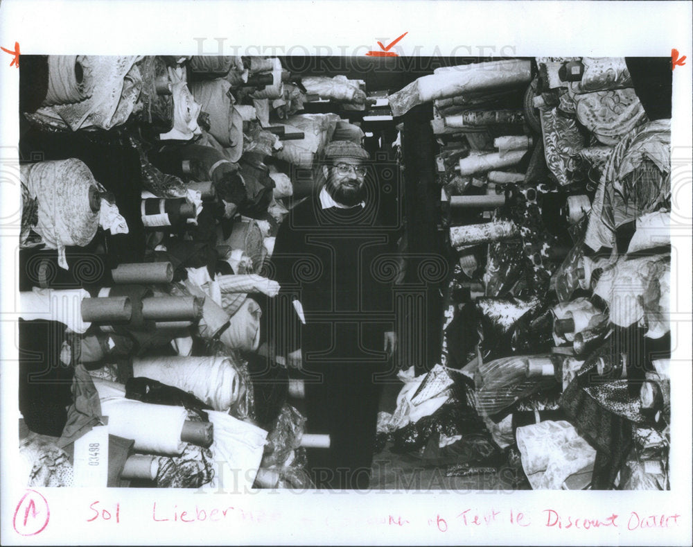 1992 Sol Lieberman&#39;s Textile Discount Outlet/Fabric Remnants - Historic Images