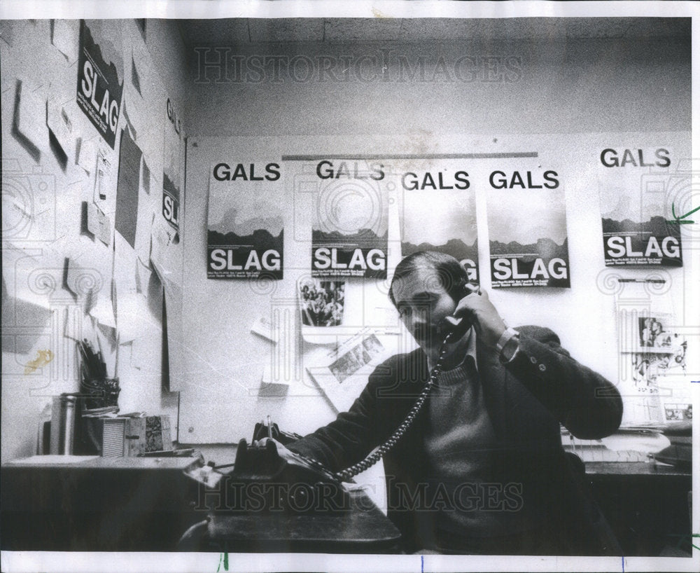 1974 Press Photo Slag Play Coproducer Lieberman On Phone Community Theater - Historic Images