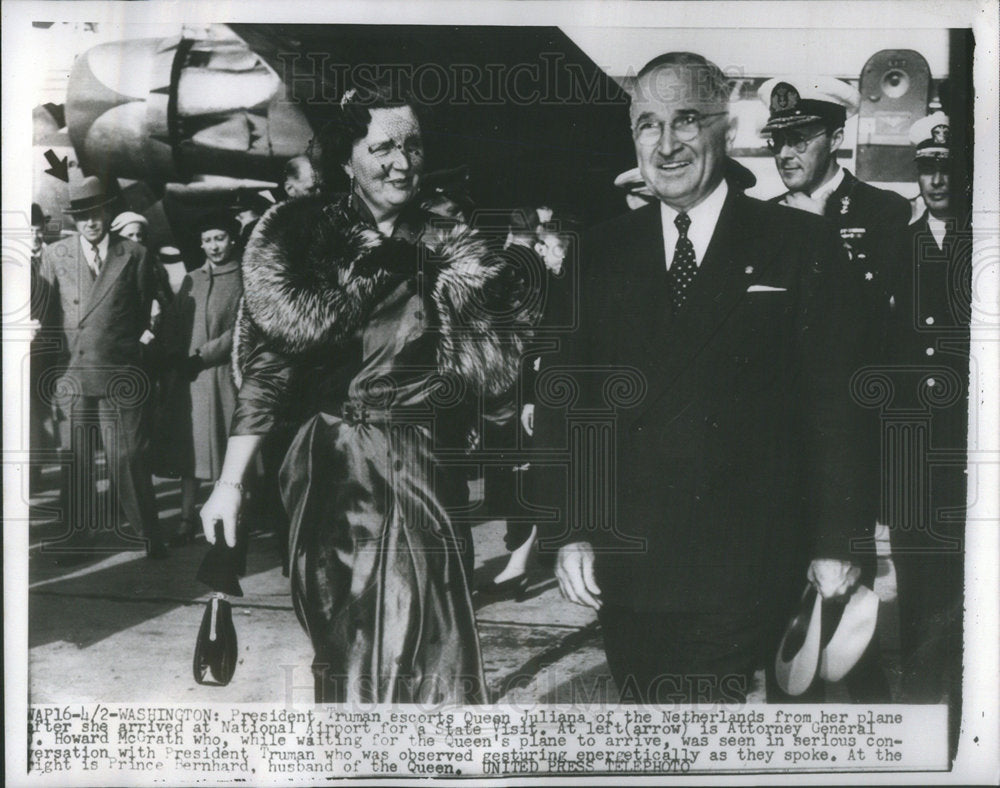 1952 President Truman Queen Juliana Washington Howard McGrath pLANE - Historic Images