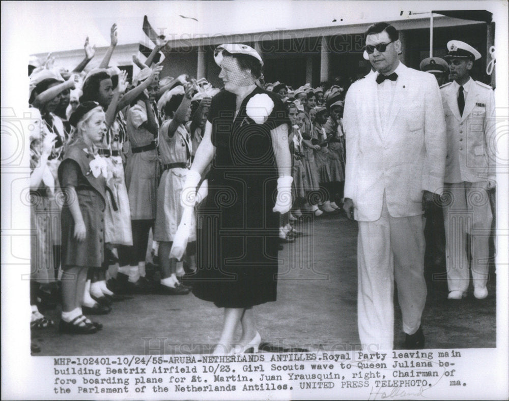 1955 Royal Party Leave Building Beatrix Airfield Girl Scouts Wave - Historic Images