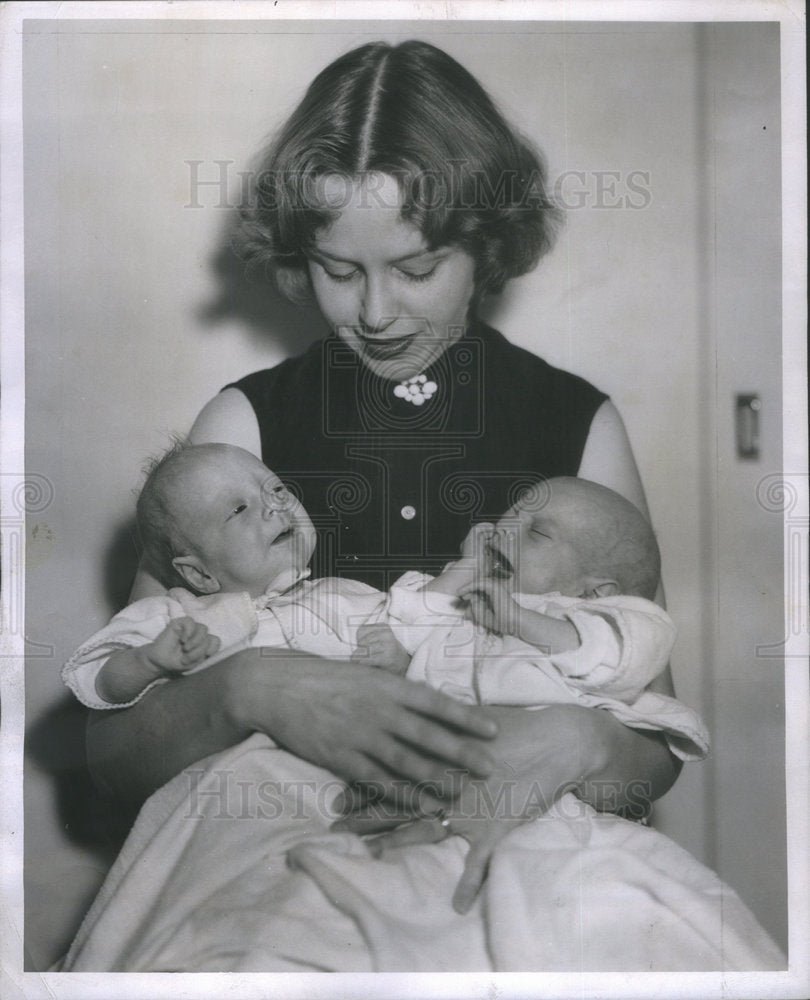 1955 Press Photo Photographic Debut Alison Kay Christopher John Mother Jean - Historic Images