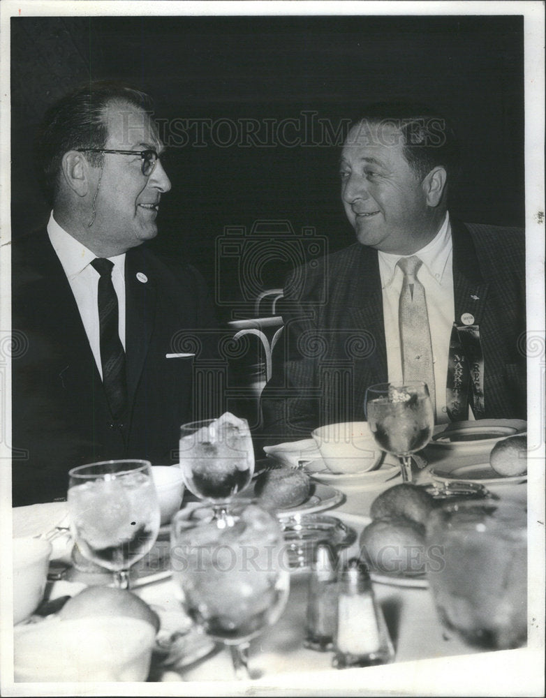 1963 Press Photo Robert Schramek Holsum product manager Drake Hotel Jerome Kunik - Historic Images