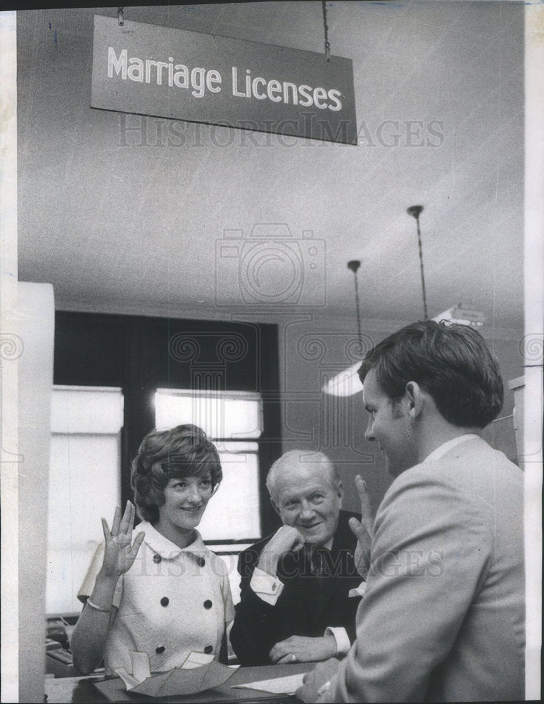 1971 Press Photo James Feeney Margaret Anne Degnan marriage license bureau - Historic Images
