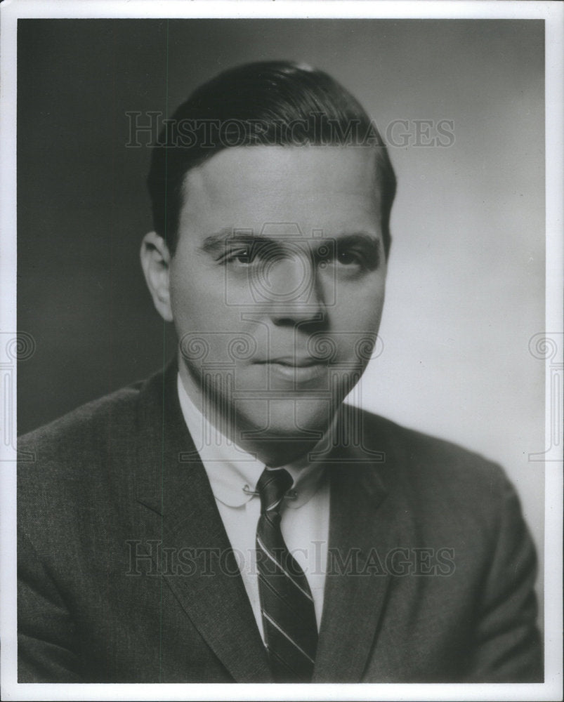 1966 Mark Feer New York investment reporter assistant secretory - Historic Images