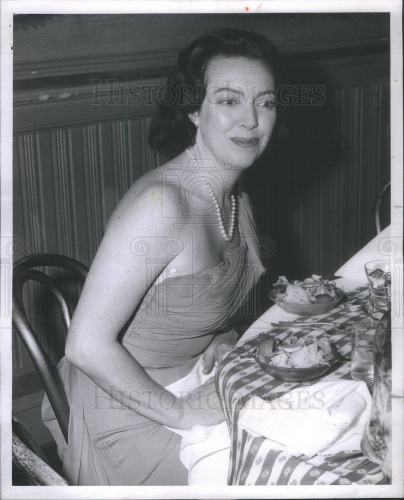 1961 Pretty Salad Eater Dinner Party Mrs Leon Kulikowski Chiffon - Historic Images