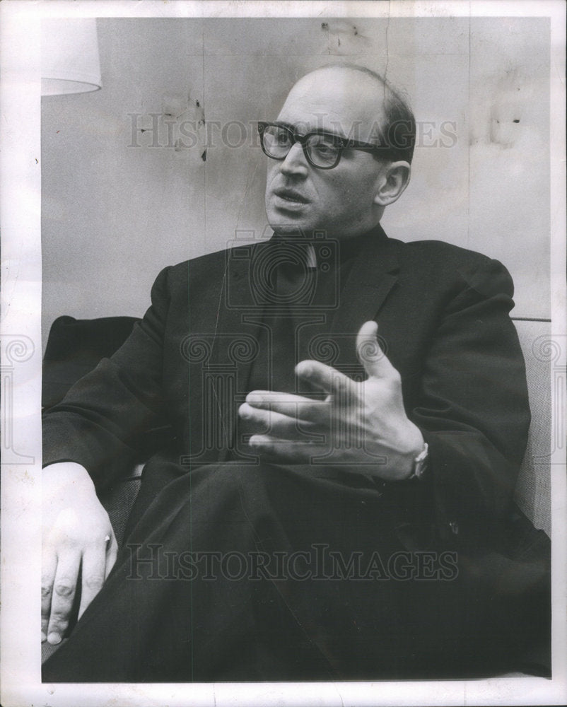 1963 Press Photo Rev John Felice Loyola University Foreign Studies Program Tour - Historic Images