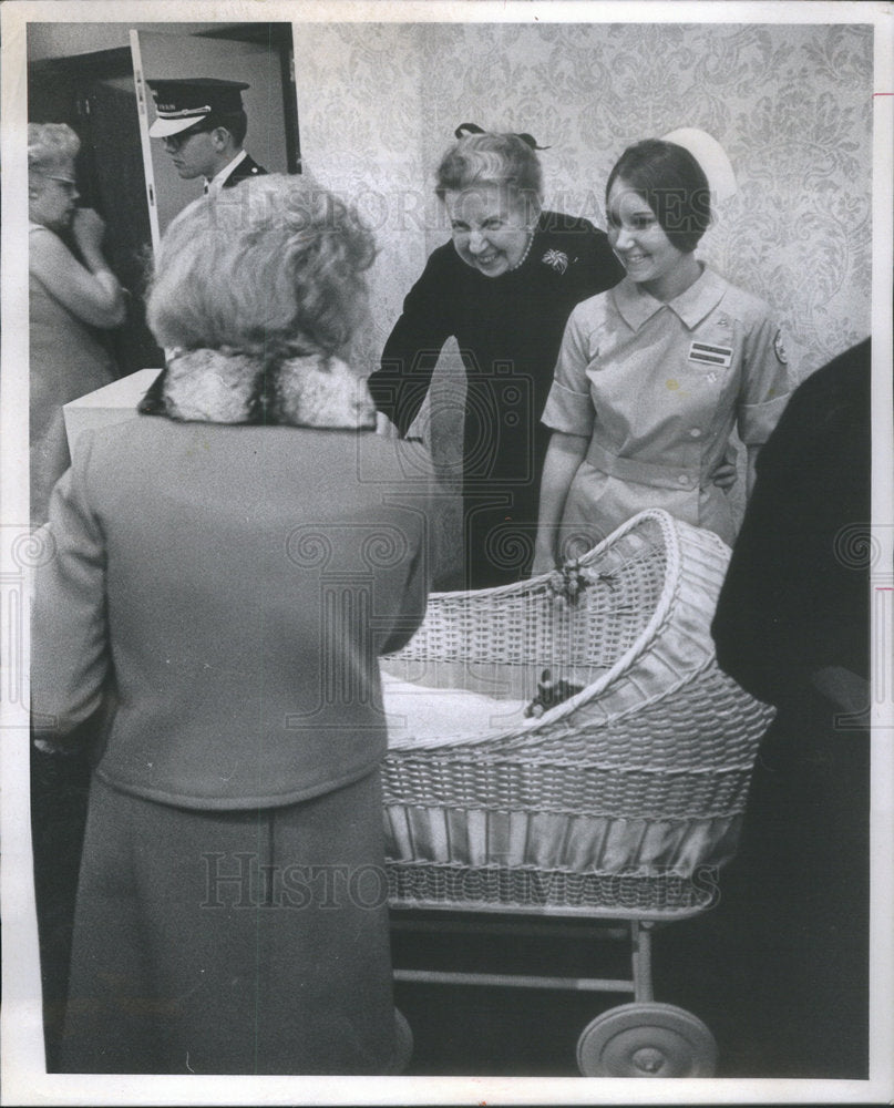 1970 Hazel Ferguson Execurive Of Cradle Society Explain MarthaBaltes - Historic Images