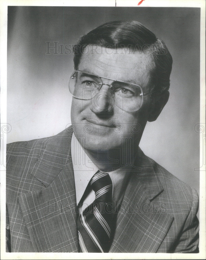 1980 Harold R Lifvendahl executive vice president Chicago Tribune Co - Historic Images