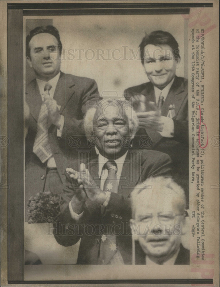 1976 Claude Lightfoot Joins In Applause As Greeted By Delegates - Historic Images