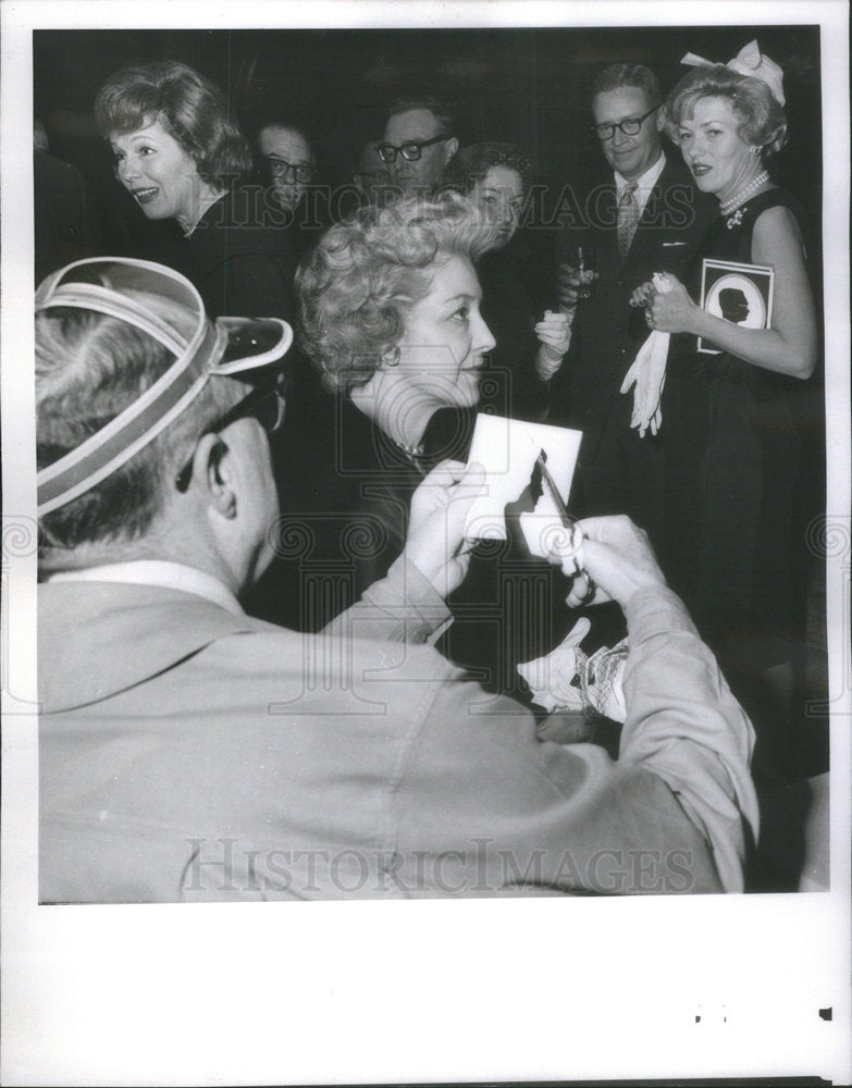 1961 Mrs James Bremner Jr Paul Kruger cutout artist Rotunda event - Historic Images