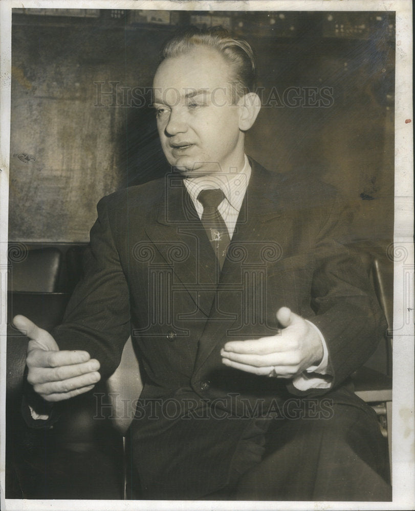 1955 Press Photo Capt Nikolai E Krokholov Press Conference - Historic Images