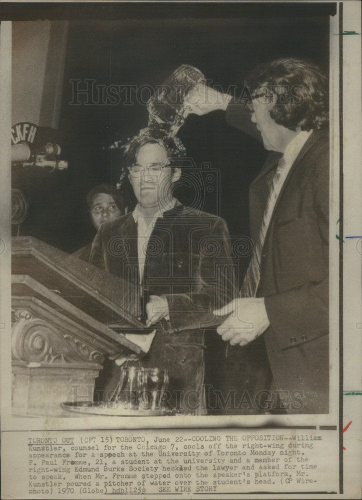 1970 William Kunstler Cools Off Right Wing During Appearance Speech - Historic Images