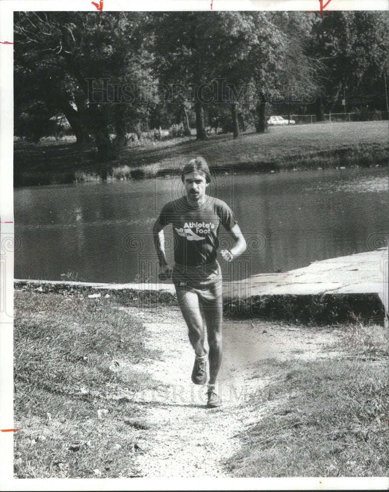 1979 VICTOR KROLL PREPARING AMERICA&#39;S MARATHON - Historic Images