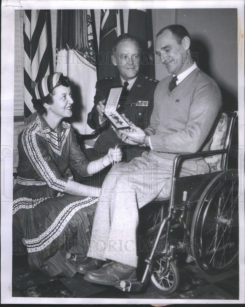 1961 Press Photo Roman C. Krol Receives Distinguished Service Cross - Historic Images