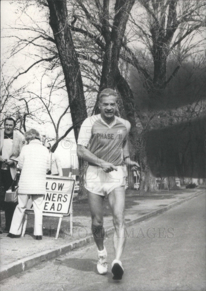 1986 Dick Goodman Distance Runner - Historic Images