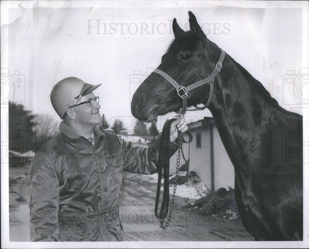 1972 ARCHIE YOUNG CO-OWNER TRAINER DEAN BUTLER - Historic Images