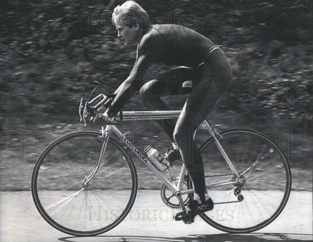 1985 Pat Engberg Road Racing Cyclist Wears Lycra Red Bodysuit Blue - Historic Images